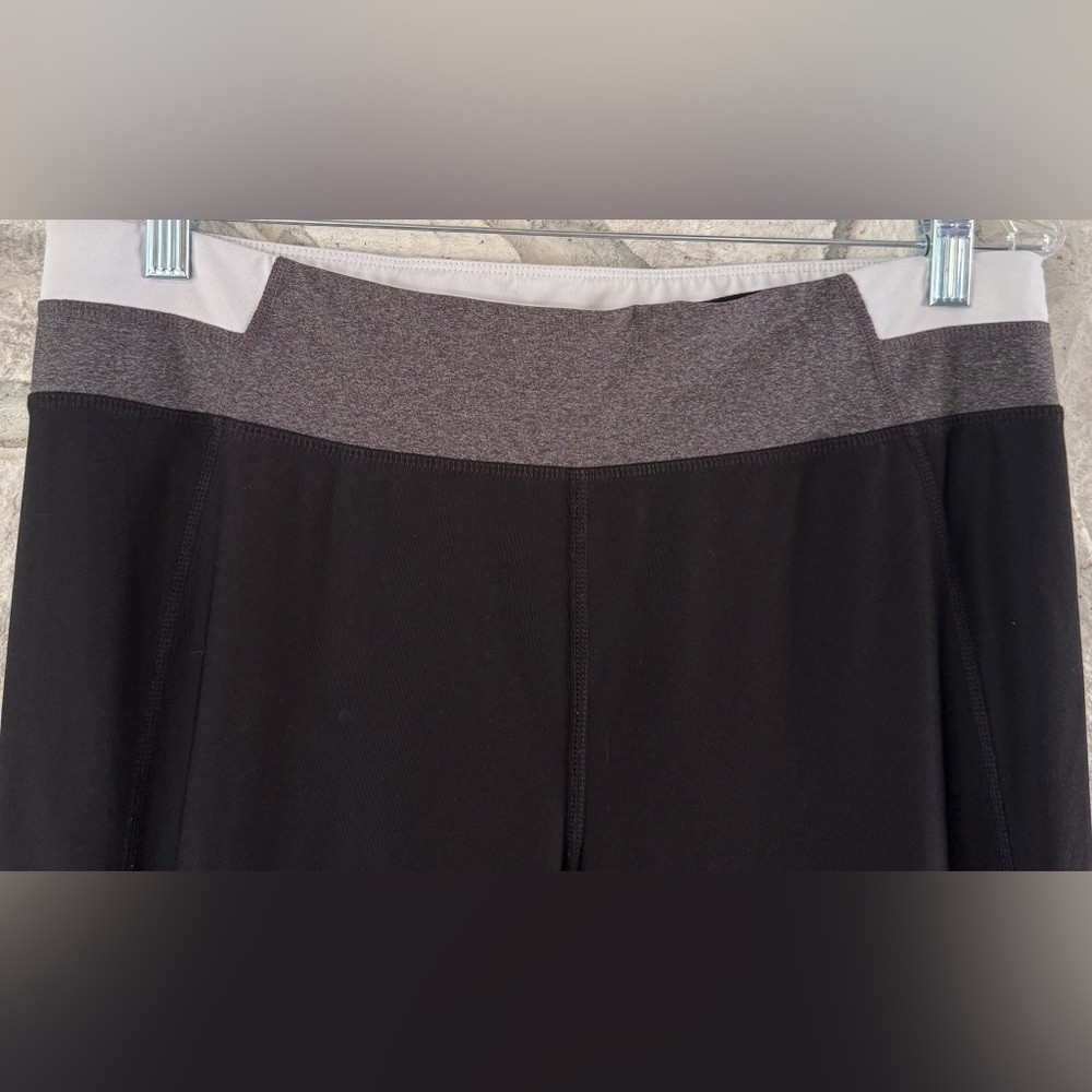 Xersion | Women’s Activewear Black Leggings with Pocket, Size XL - Picture 3 of 10